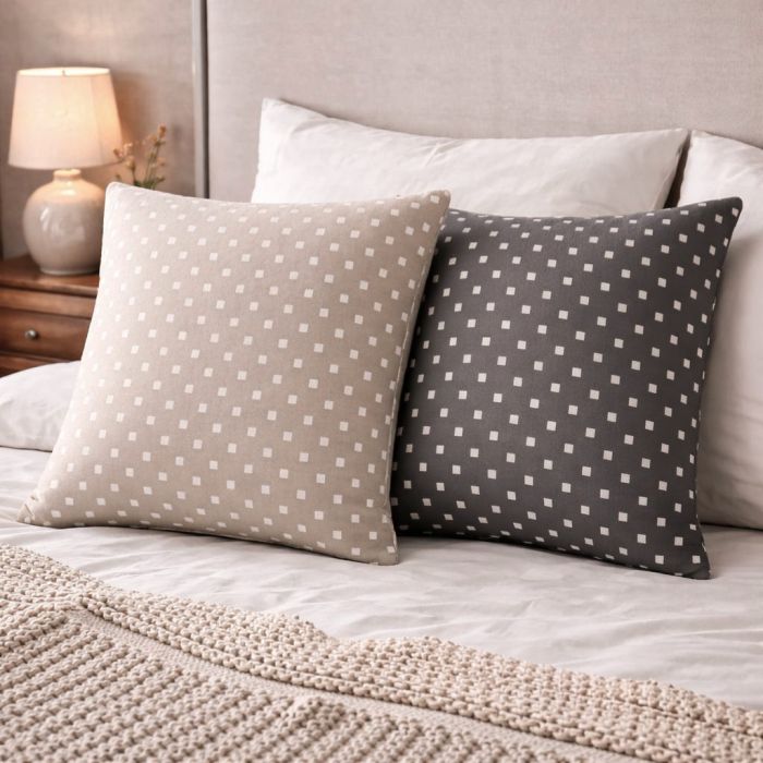 Kokvilnas spilvendrāna ar rāvējslēdzēju Kvadrāti, 70x80 cm||TavsSapnis