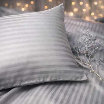 Svītraina satīna spilvendrāna ar rāvējslēdzēju Grey, 70x70 cm|70 x 70 cm|TavsSapnis